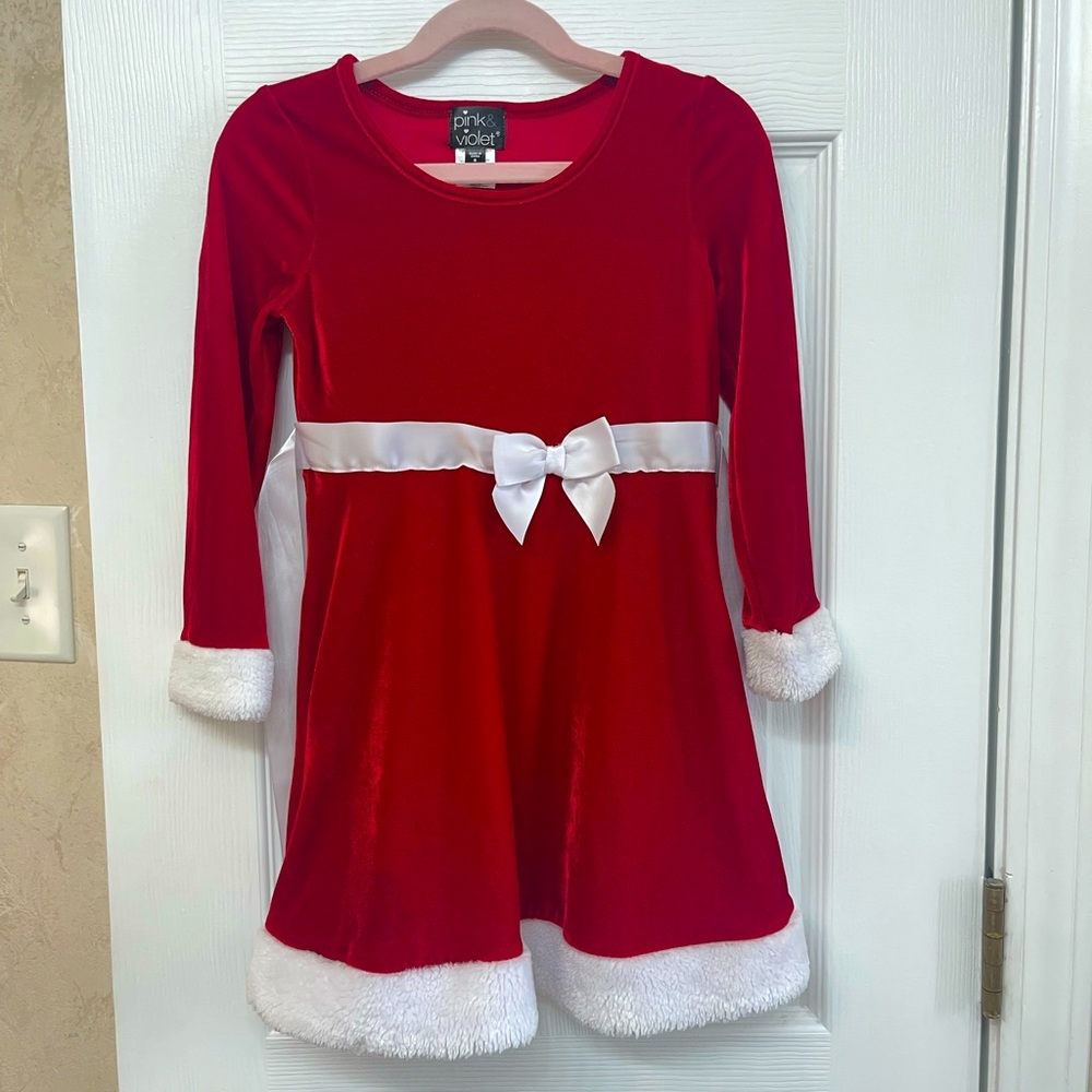 Girl’s Size 6 Christmas Dress!
